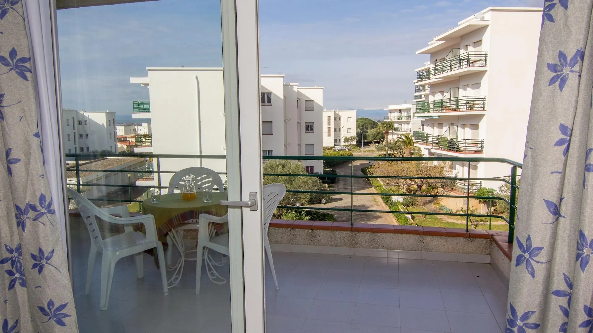 Agi Rescator Apartments Roses